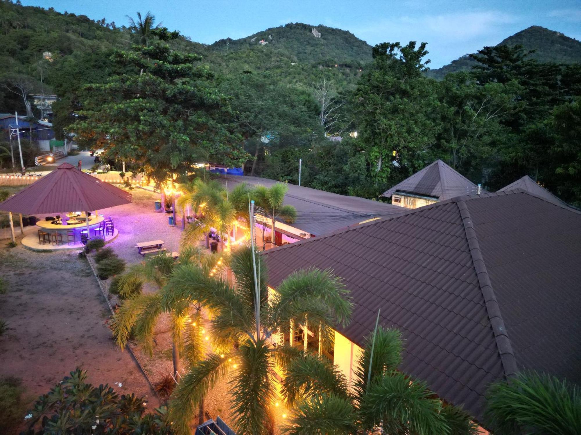 Escape Divers - Jungle Hostel And Dive Centre Ko Tao Buitenkant foto